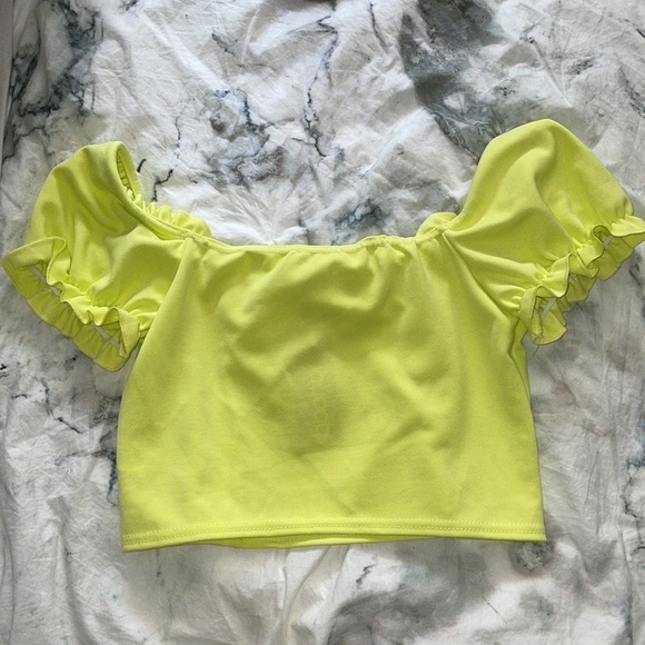 🩷Free🩷Frill Edge Crop Top - Picture 4 of 9